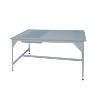 Membungkus paket kain memeriksa meja kerja